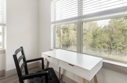 Addicks Apartment | Landing | Modern 2BD, Courtyard, Gym