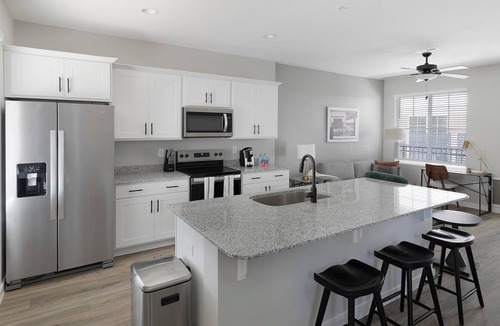Madison Apartment | Landing | Modern 2BD, Courtyard, Pool