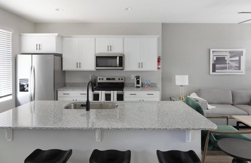 Madison Apartment | Landing | Modern 2BD, Courtyard, Pool