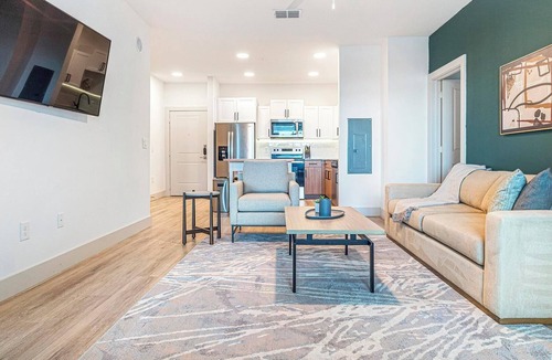 Sanford Apartment | Landing | Modern 2BD, Courtyard, Gym