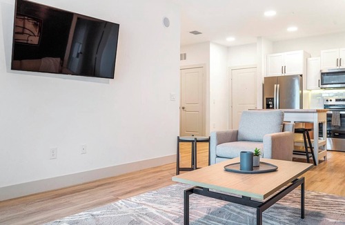 Sanford Apartment | Landing | Modern 2BD, Courtyard, Gym