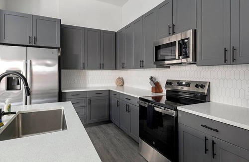 MLK Apartment | Landing | Modern 2BD, Courtyard, Rooftop Lounge