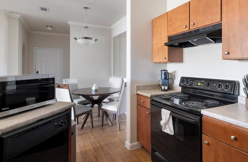 Austin Apartment | Landing | Modern 2BD, Courtyard, Clubhouse