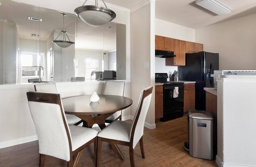 Austin Apartment | Landing | Modern 2BD, Courtyard, Clubhouse