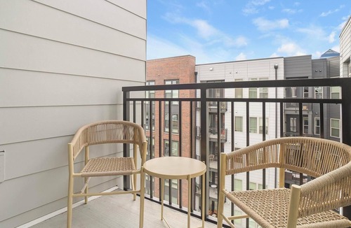 Downtown Apartment | Landing | Modern 2BD, Courtyard, Gym