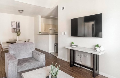 Southbelt/Ellington Apartment | Landing | Modern 2BD, Game Room, Gym