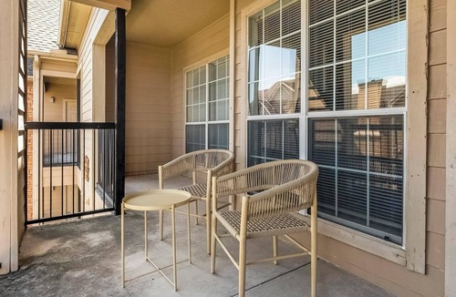Southbelt/Ellington Apartment | Landing | Modern 2BD, Game Room, Gym