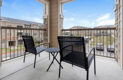 Buda Apartment | Landing | Modern 2BD, Game Room, Gym