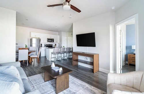 Harvey Apartment | Landing | Modern 2BD, Gym, Clubhouse
