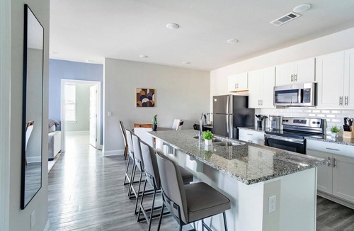 Harvey Apartment | Landing | Modern 2BD, Gym, Clubhouse