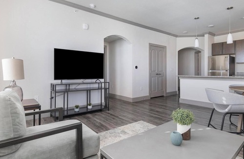 Manor Apartment | Landing | Modern 2BD, Gym, Courtyard