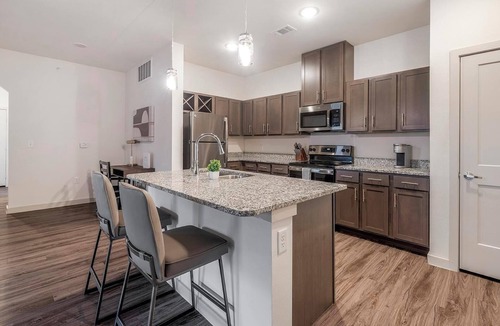 Buda Apartment | Landing | Modern 2BD, Gym, Game Room