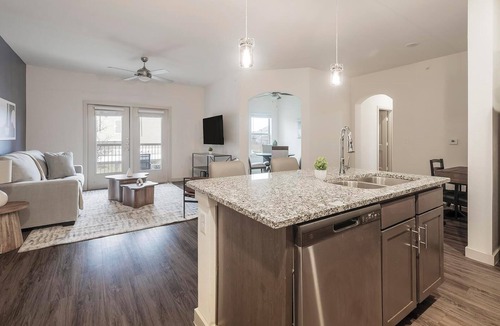 Buda Apartment | Landing | Modern 2BD, Gym, Game Room