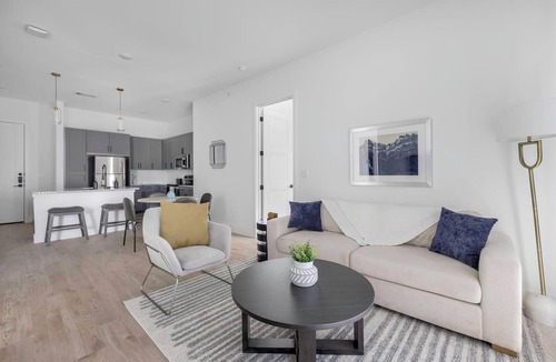 Denton Apartment | Landing | Modern 2BD, Gym, Pool