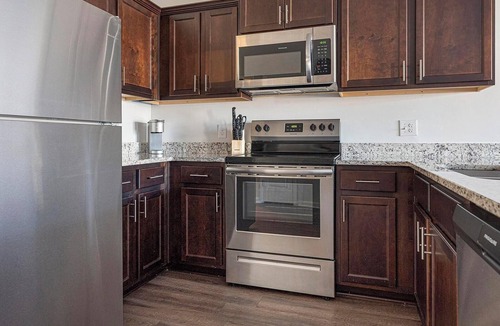 Bloomingdale Apartment | Landing | Modern 2BD, Gym, Pool