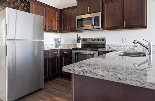 Bloomingdale Apartment | Landing | Modern 2BD, Gym, Pool