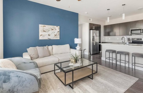 Allen Apartment | Landing | Modern 2BD, Gym, Pool