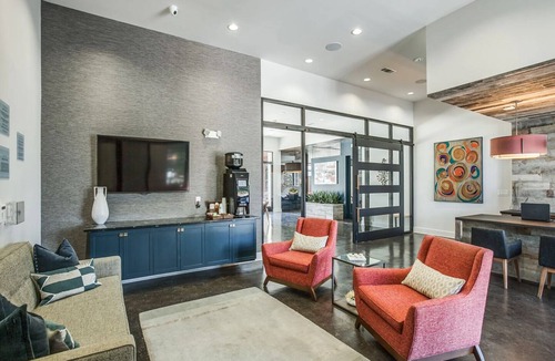 West Dallas Apartment | Landing | Modern 2BD, Gym