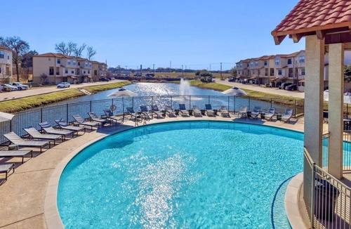 Garland Apartment | Landing | Modern 2BD, Gym