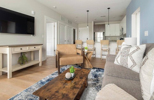 Hickory Apartment | Landing | Modern 2BD, Gym, Clubhouse