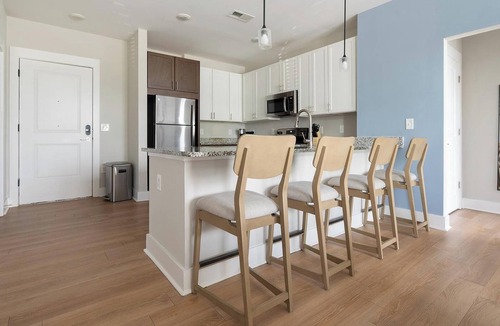 Hickory Apartment | Landing | Modern 2BD, Gym, Clubhouse