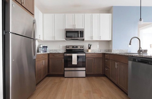 Hickory Apartment | Landing | Modern 2BD, Gym, Clubhouse