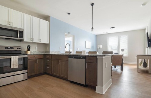 Hickory Apartment | Landing | Modern 2BD, Gym, Clubhouse