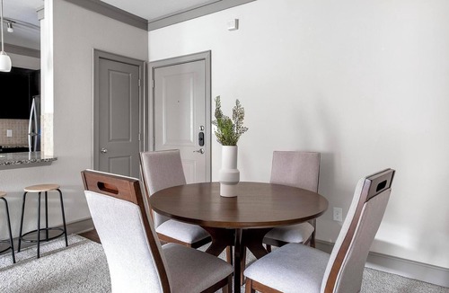 George Bush Park/Eldridge Apartment | Landing | Modern 2BD, Gym, Pool