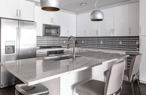 Houston Apartment | Landing | Modern 2BD, Gym, Pool