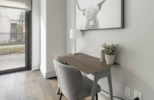 Houston Apartment | Landing | Modern 2BD, Gym, Pool
