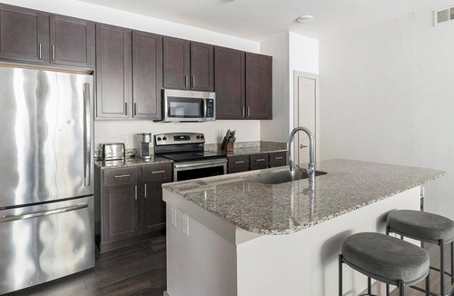 Spring Apartment | Landing | Modern 2BD, Gym, Clubhouse