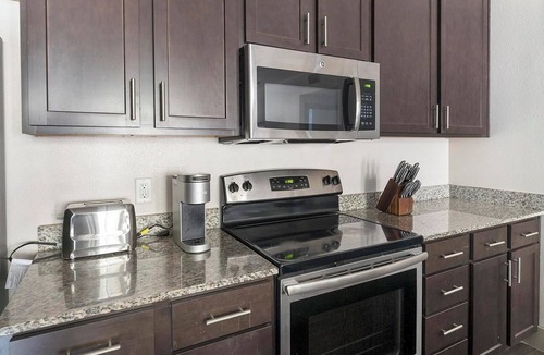 Spring Apartment | Landing | Modern 2BD, Gym, Clubhouse