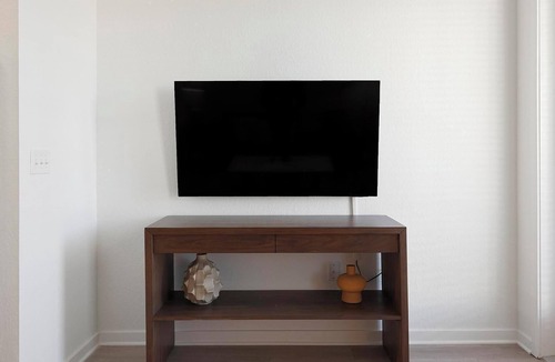 Lakeland Apartment | Landing | Modern 2BD, Gym, Pool