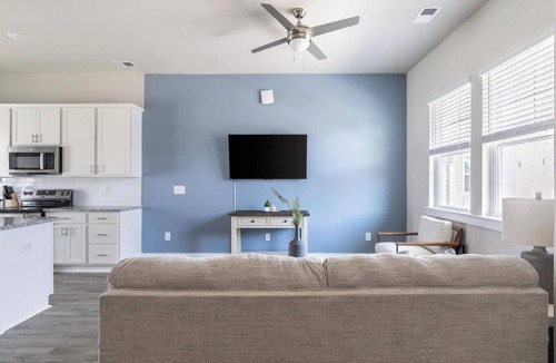 Longs Apartment | Landing | Modern 2BD, Gym