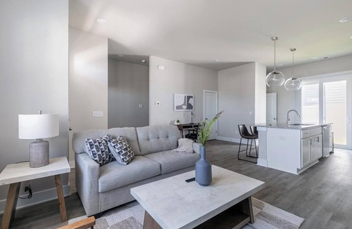 Longs Apartment | Landing | Modern 2BD, Gym