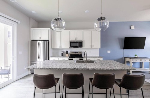 Longs Apartment | Landing | Modern 2BD, Gym