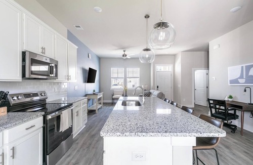 Longs Apartment | Landing | Modern 2BD, Gym