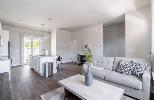 Longs Apartment | Landing | Modern 2BD, Gym