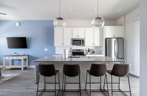 Longs Apartment | Landing | Modern 2BD, Gym