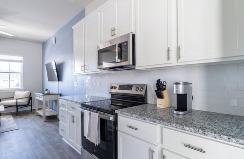 Longs Apartment | Landing | Modern 2BD, Gym