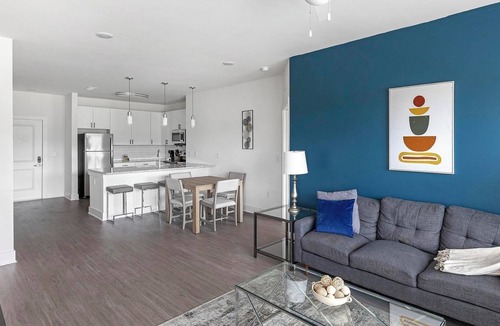 Athens Apartment | Landing | Modern 2BD, Gym, Yoga Studio