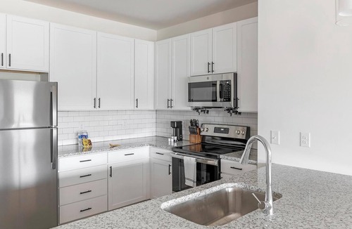 Athens Apartment | Landing | Modern 2BD, Gym, Yoga Studio