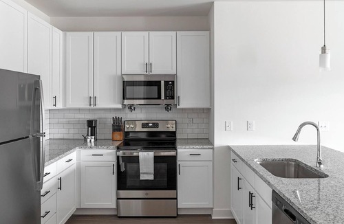 Athens Apartment | Landing | Modern 2BD, Gym, Yoga Studio