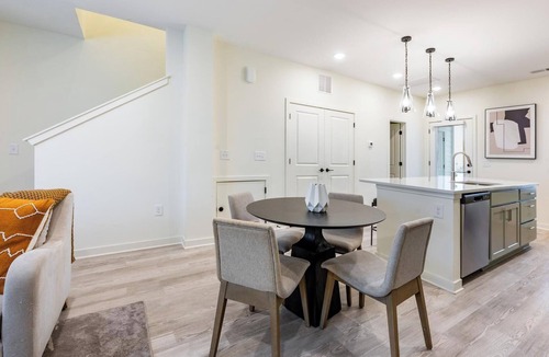 Wilmington Apartment | Landing | Modern 2BD, Gym, Yoga Studio