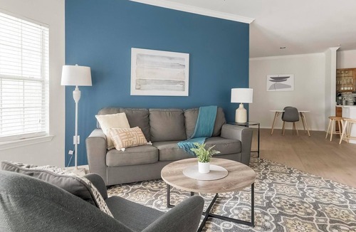Falconhead Apartment | Landing | Modern 2BD in Bee Cave