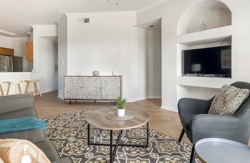 Falconhead Apartment | Landing | Modern 2BD in Bee Cave
