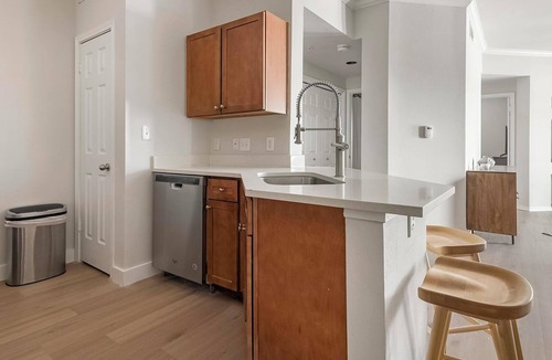 Falconhead Apartment | Landing | Modern 2BD in Bee Cave