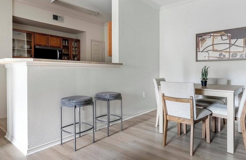 Falconhead Apartment | Landing | Modern 2BD in Bee Cave