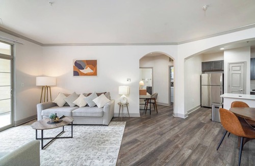 Corryville Apartment | Landing | Modern 2BD, Pool, Gym
