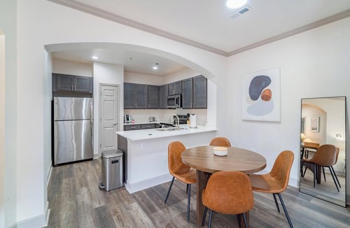 Corryville Apartment | Landing | Modern 2BD, Pool, Gym